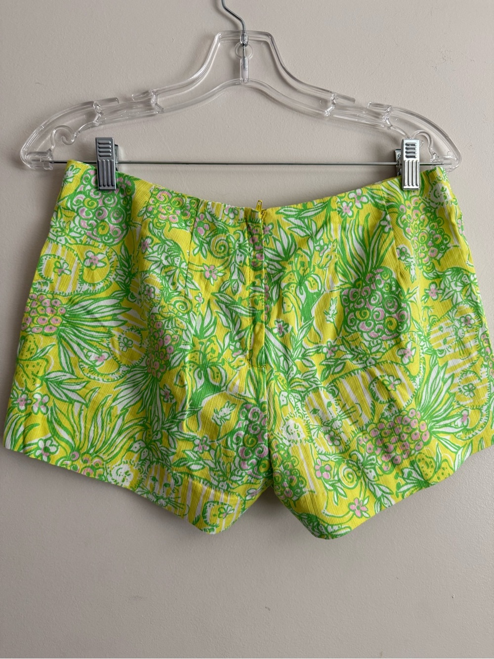 Lilly Pulitzer Liza Short in Sweet Tart Crazy Cat House Sz 2 Lime Yellow Crochet - Picture 2 of 7